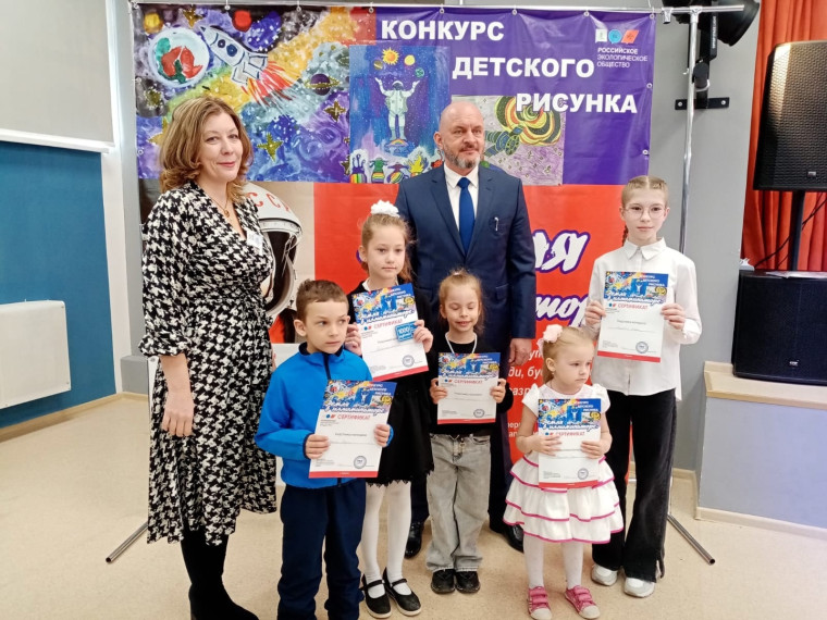 "Земля в иллюминаторе видна".